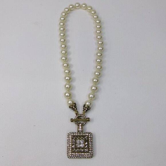 Heidi Daus‎ Signed Tantalizing Trio Faux Pearl Crystal Toggle Necklace - Picture 2 of 4